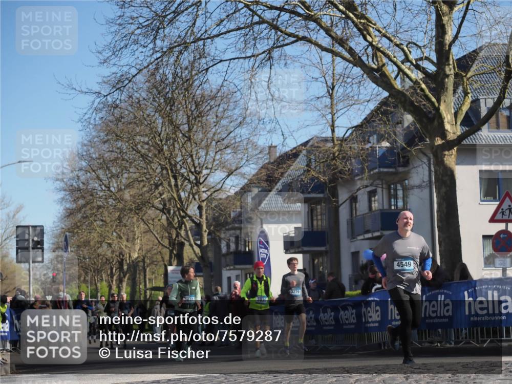 06.04.2025 - 44. Internationalen Wilhelmsburger Insellauf Luisa Fischer http://msf.ph/oto/7579287 06.04.2025 10:44:19 Ziel 3031, 3030, 4549, 3279 meine-sportfotos.de
