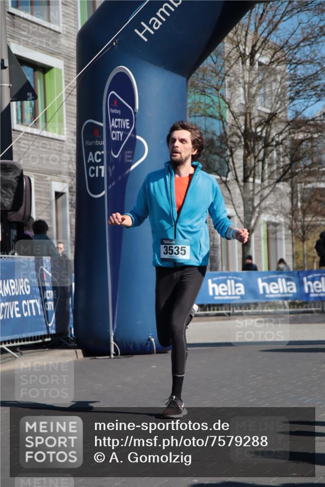 06.04.2025 - 44. Internationalen Wilhelmsburger Insellauf A. Gomolzig http://msf.ph/oto/7579288 06.04.2025 10:25:51 Ziel 3535 meine-sportfotos.de