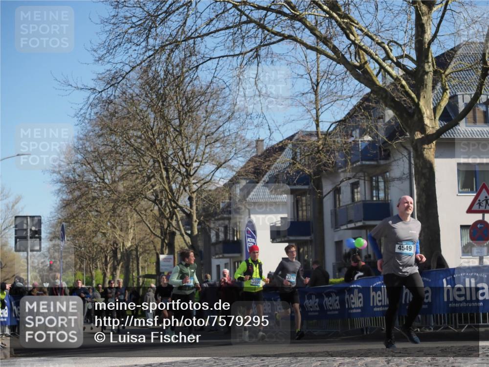 06.04.2025 - 44. Internationalen Wilhelmsburger Insellauf Luisa Fischer http://msf.ph/oto/7579295 06.04.2025 10:44:19 Ziel 4549, 931, 3030, 3279 meine-sportfotos.de
