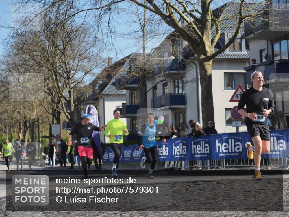 06.04.2025 - 44. Internationalen Wilhelmsburger Insellauf Luisa Fischer http://msf.ph/oto/7579301 06.04.2025 10:39:26 Ziel 3418, 3417, 3801, 3833 meine-sportfotos.de