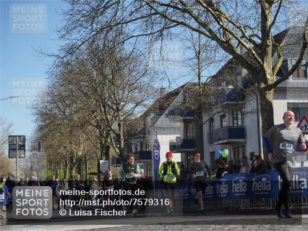 06.04.2025 - 44. Internationalen Wilhelmsburger Insellauf Luisa Fischer http://msf.ph/oto/7579316 06.04.2025 10:44:20 Ziel 303, 4549, 3030, 3279 meine-sportfotos.de