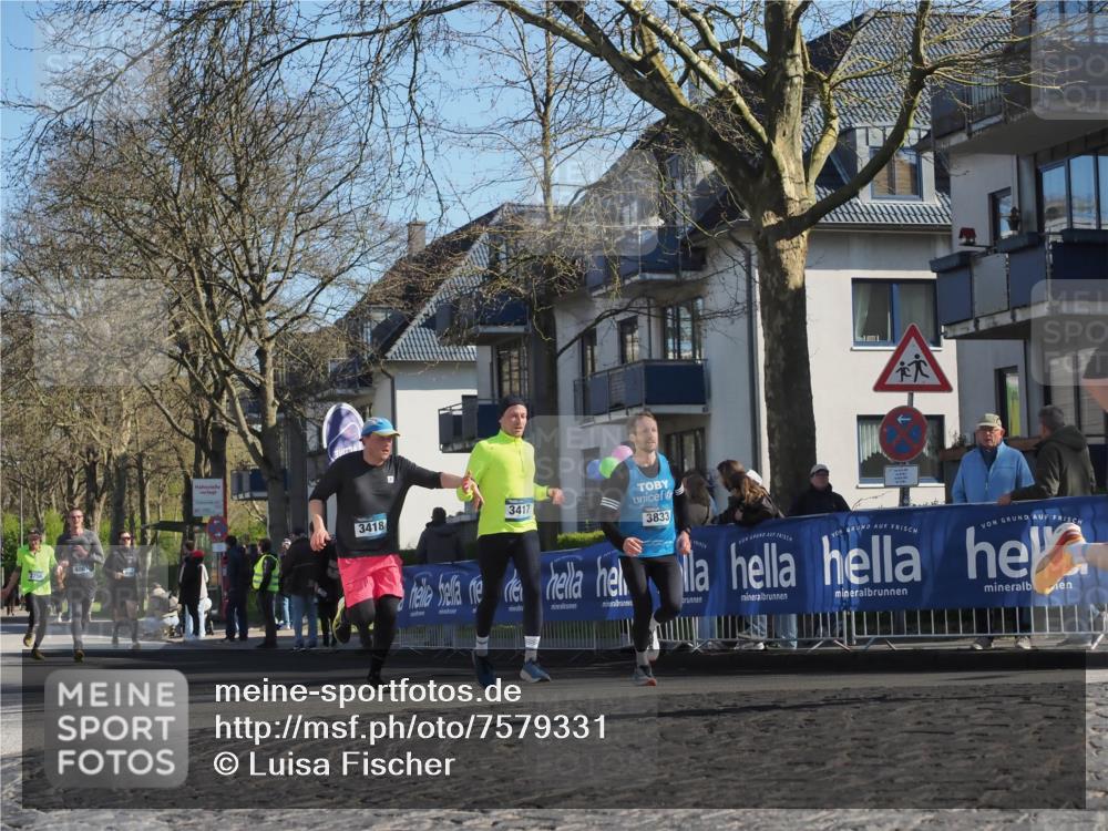 06.04.2025 - 44. Internationalen Wilhelmsburger Insellauf Luisa Fischer http://msf.ph/oto/7579331 06.04.2025 10:39:26 Ziel 3418, 3417, 3833 meine-sportfotos.de