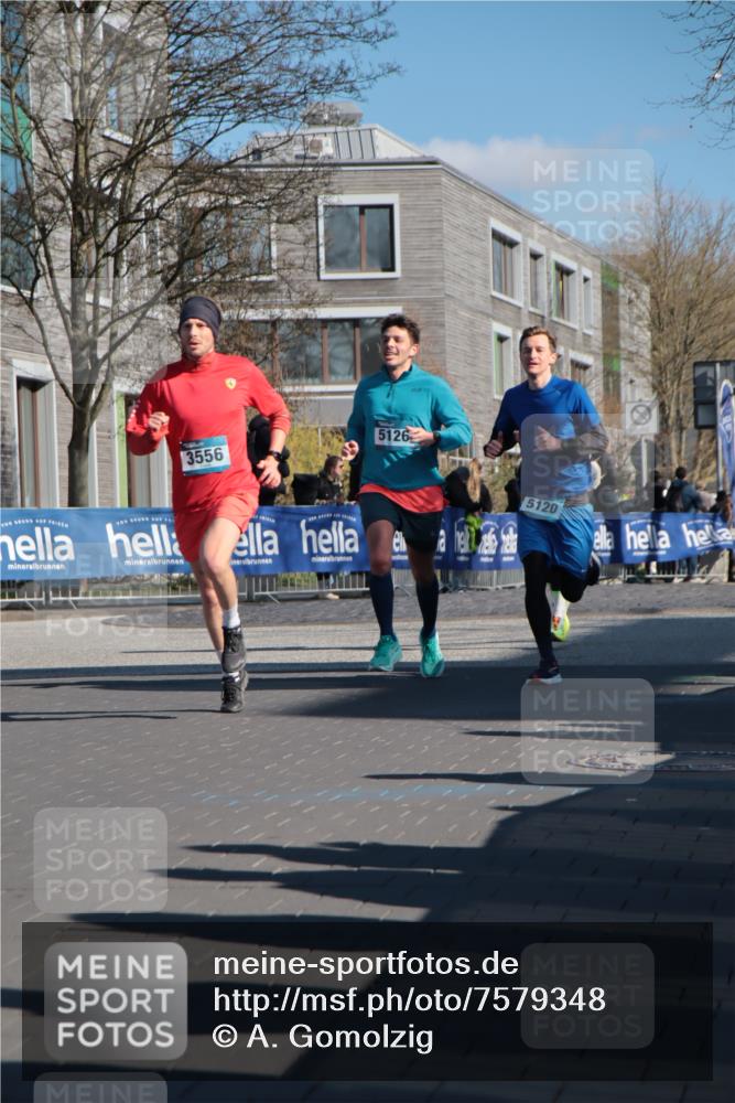 06.04.2025 - 44. Internationalen Wilhelmsburger Insellauf A. Gomolzig http://msf.ph/oto/7579348 06.04.2025 10:25:42 Ziel 3142, 3556, 5120, 5126 meine-sportfotos.de