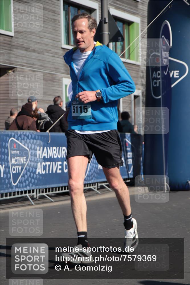 06.04.2025 - 44. Internationalen Wilhelmsburger Insellauf A. Gomolzig http://msf.ph/oto/7579369 06.04.2025 10:25:24 Ziel 3591, 4079, 5115 meine-sportfotos.de