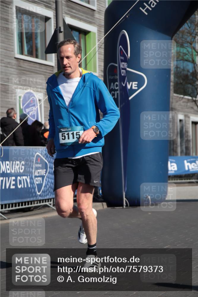 06.04.2025 - 44. Internationalen Wilhelmsburger Insellauf A. Gomolzig http://msf.ph/oto/7579373 06.04.2025 10:25:24 Ziel 3591, 4079, 5115 meine-sportfotos.de