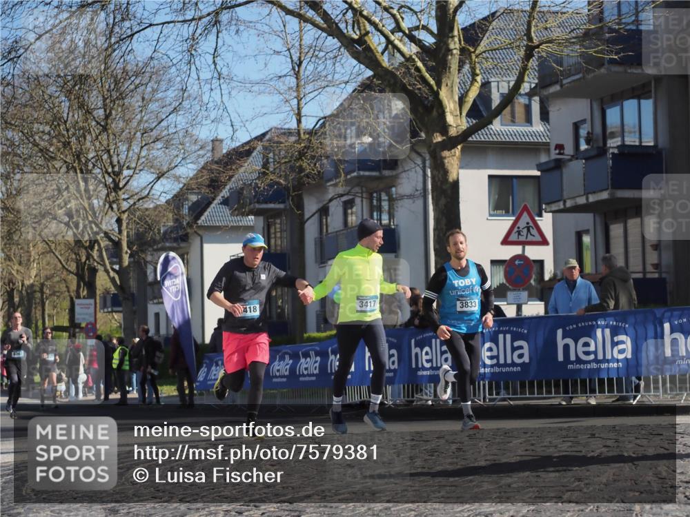 06.04.2025 - 44. Internationalen Wilhelmsburger Insellauf Luisa Fischer http://msf.ph/oto/7579381 06.04.2025 10:39:27 Ziel 4067, 418, 3417, 3833 meine-sportfotos.de