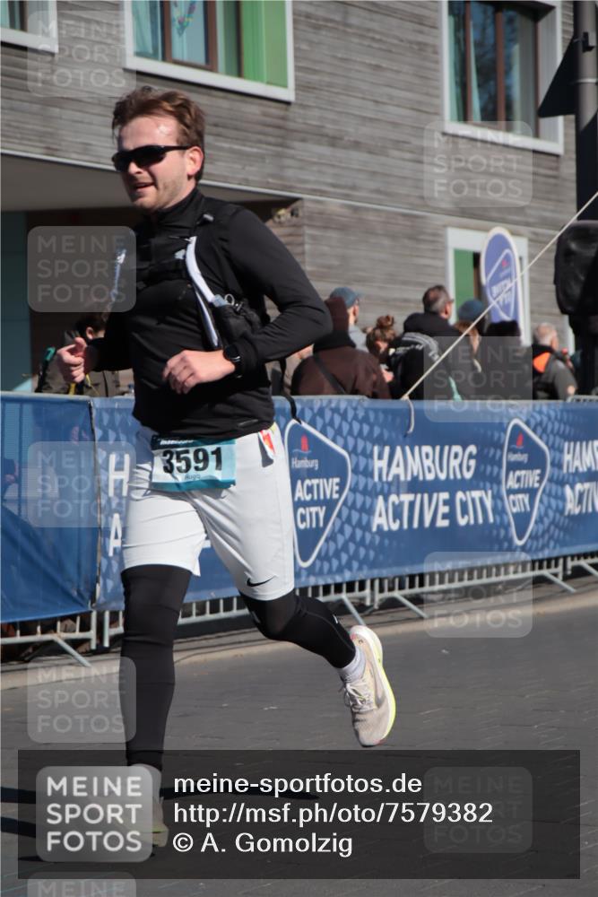 06.04.2025 - 44. Internationalen Wilhelmsburger Insellauf A. Gomolzig http://msf.ph/oto/7579382 06.04.2025 10:25:20 Ziel 3591, 4079, 4576, 5115 meine-sportfotos.de
