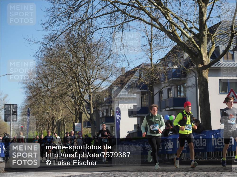 06.04.2025 - 44. Internationalen Wilhelmsburger Insellauf Luisa Fischer http://msf.ph/oto/7579387 06.04.2025 10:44:21 Ziel 3031, 3279, 3518, 3030, 70061 meine-sportfotos.de