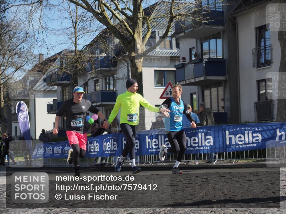 06.04.2025 - 44. Internationalen Wilhelmsburger Insellauf Luisa Fischer http://msf.ph/oto/7579412 06.04.2025 10:39:27 Ziel 3418, 3833, 3417 meine-sportfotos.de