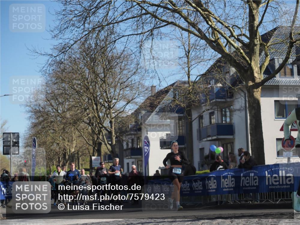 06.04.2025 - 44. Internationalen Wilhelmsburger Insellauf Luisa Fischer http://msf.ph/oto/7579423 06.04.2025 10:44:23 Ziel 4972, 3982, 3518 meine-sportfotos.de
