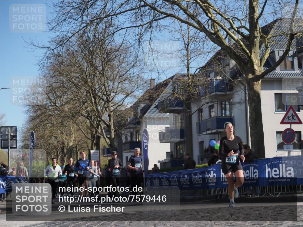 06.04.2025 - 44. Internationalen Wilhelmsburger Insellauf Luisa Fischer http://msf.ph/oto/7579446 06.04.2025 10:44:23 Ziel 3982, 3518, 4025 meine-sportfotos.de