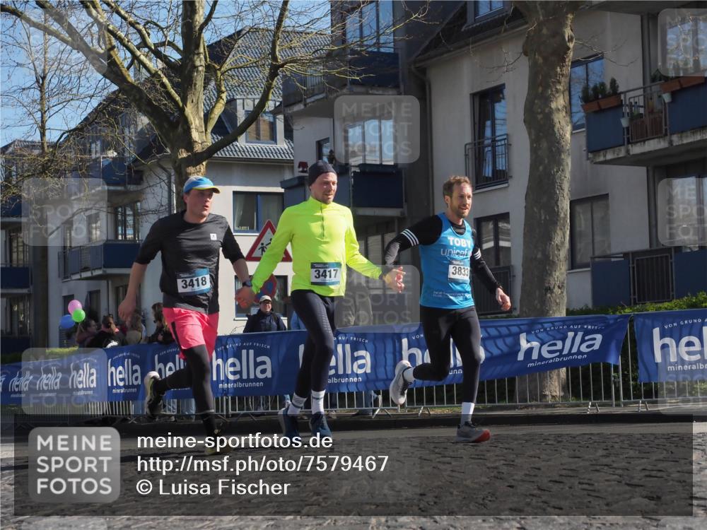 06.04.2025 - 44. Internationalen Wilhelmsburger Insellauf Luisa Fischer http://msf.ph/oto/7579467 06.04.2025 10:39:28 Ziel 3418, 3417, 3833 meine-sportfotos.de