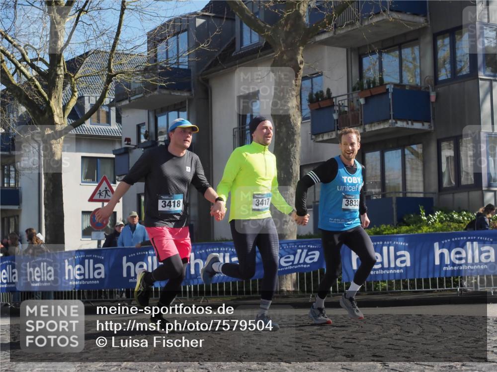 06.04.2025 - 44. Internationalen Wilhelmsburger Insellauf Luisa Fischer http://msf.ph/oto/7579504 06.04.2025 10:39:28 Ziel 3418, 3417, 3833 meine-sportfotos.de