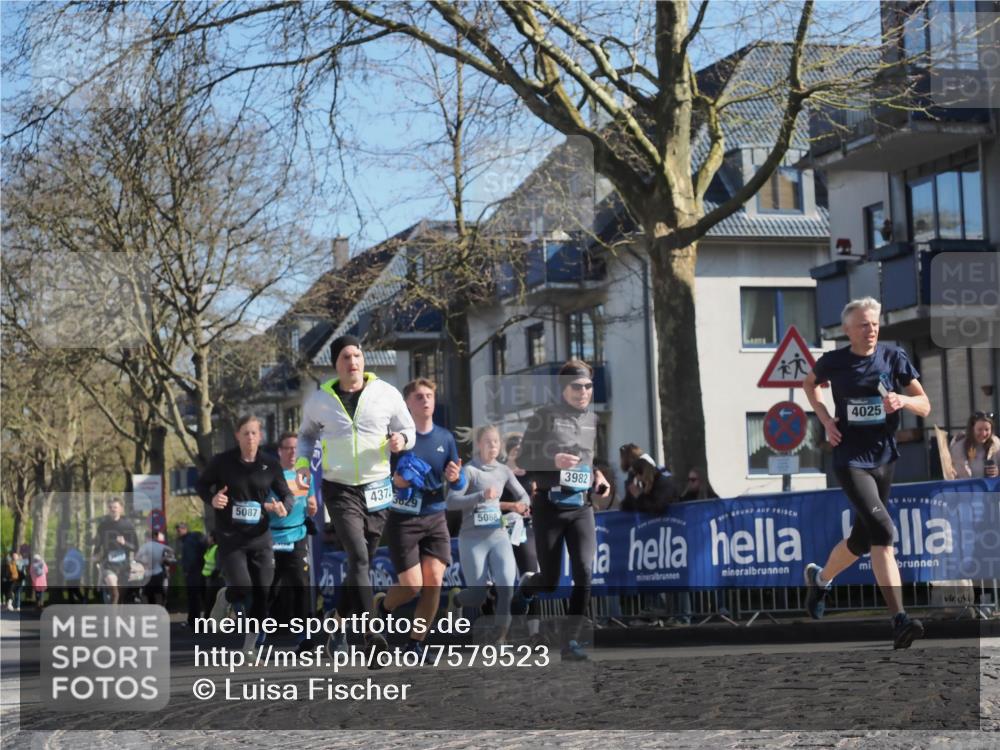 06.04.2025 - 44. Internationalen Wilhelmsburger Insellauf Luisa Fischer http://msf.ph/oto/7579523 06.04.2025 10:44:27 Ziel 3982, 4025, 5087, 4372, 3629, 5088 meine-sportfotos.de