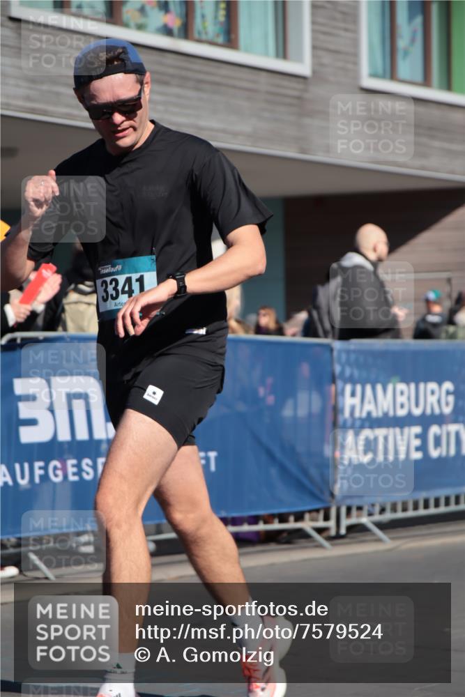06.04.2025 - 44. Internationalen Wilhelmsburger Insellauf A. Gomolzig http://msf.ph/oto/7579524 06.04.2025 10:24:52 Ziel 3317, 3341, 4195, 4205, 4617 meine-sportfotos.de