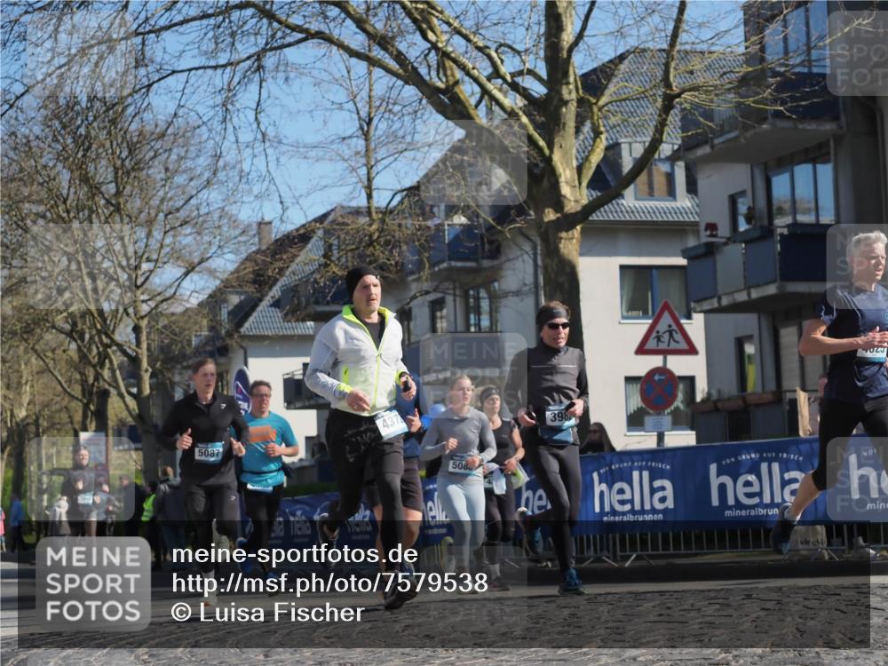 06.04.2025 - 44. Internationalen Wilhelmsburger Insellauf Luisa Fischer http://msf.ph/oto/7579538 06.04.2025 10:44:27 Ziel 3910, 5087, 437, 508, 398, 029 meine-sportfotos.de