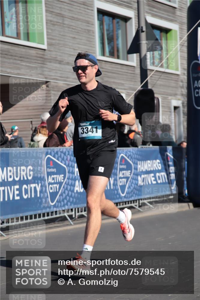06.04.2025 - 44. Internationalen Wilhelmsburger Insellauf A. Gomolzig http://msf.ph/oto/7579545 06.04.2025 10:24:52 Ziel 3317, 3341, 4195, 4205, 4617 meine-sportfotos.de