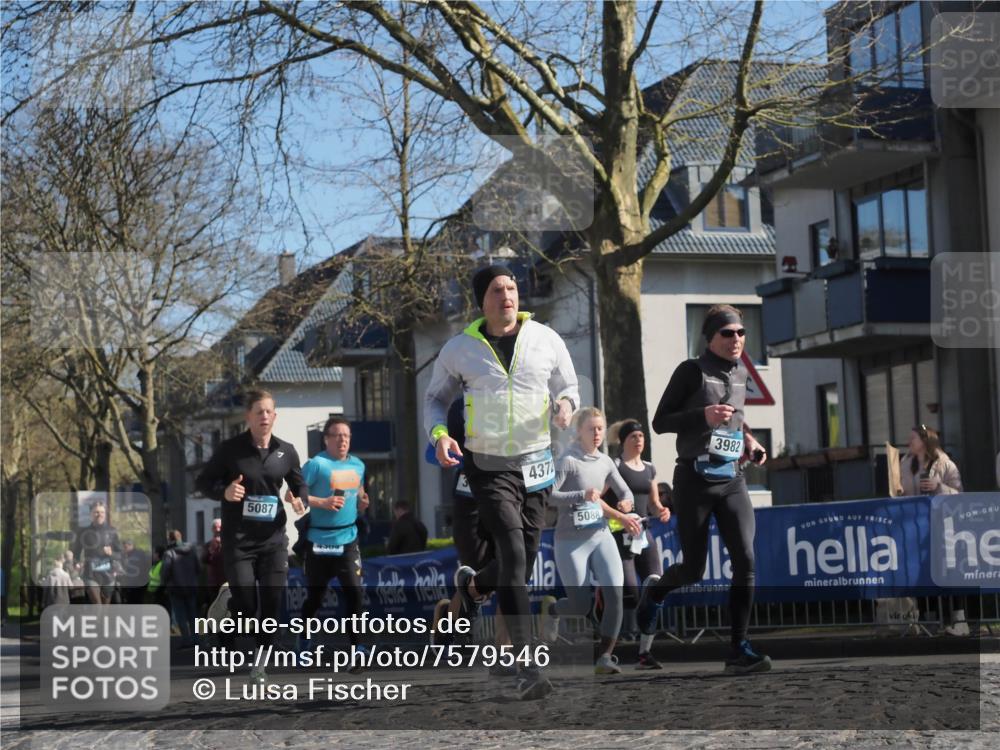 06.04.2025 - 44. Internationalen Wilhelmsburger Insellauf Luisa Fischer http://msf.ph/oto/7579546 06.04.2025 10:44:27 Ziel 5087, 437, 5088, 3982 meine-sportfotos.de