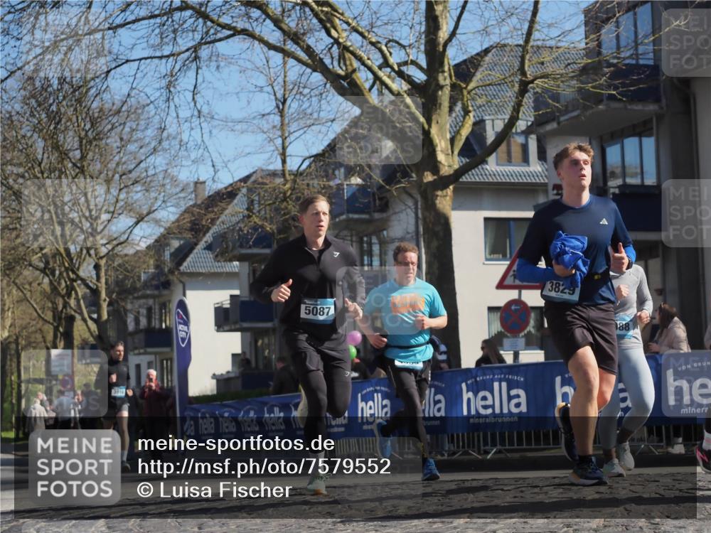 06.04.2025 - 44. Internationalen Wilhelmsburger Insellauf Luisa Fischer http://msf.ph/oto/7579552 06.04.2025 10:44:29 Ziel 3916, 5087, 3829, 188 meine-sportfotos.de