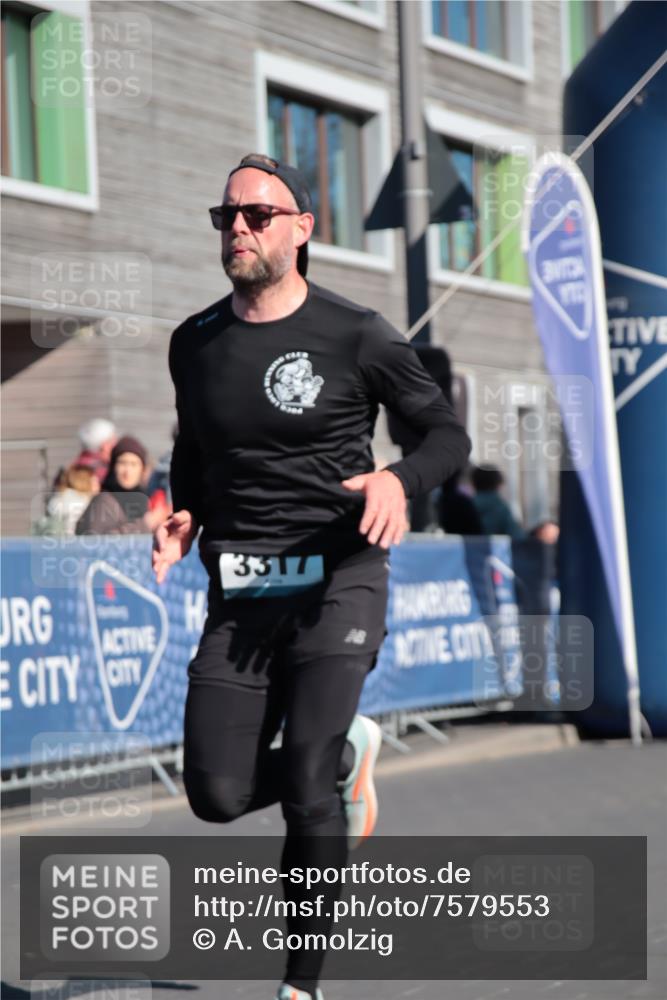 06.04.2025 - 44. Internationalen Wilhelmsburger Insellauf A. Gomolzig http://msf.ph/oto/7579553 06.04.2025 10:24:49 Ziel 3317, 3341, 4205, 4617 meine-sportfotos.de