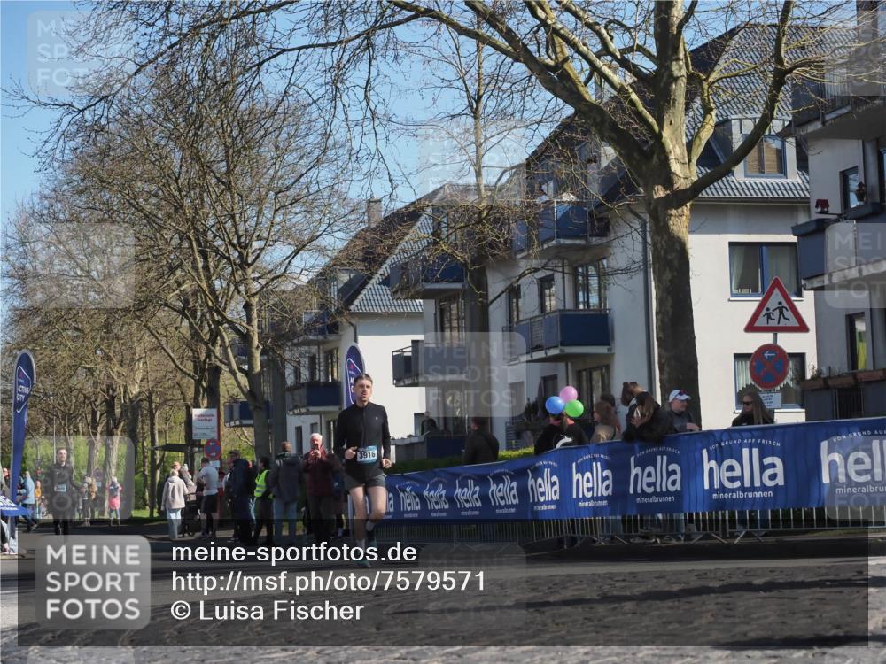 06.04.2025 - 44. Internationalen Wilhelmsburger Insellauf Luisa Fischer http://msf.ph/oto/7579571 06.04.2025 10:44:30 Ziel 3498, 3916 meine-sportfotos.de