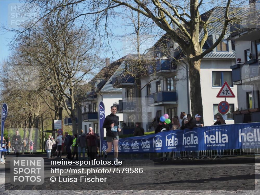 06.04.2025 - 44. Internationalen Wilhelmsburger Insellauf Luisa Fischer http://msf.ph/oto/7579586 06.04.2025 10:44:30 Ziel 3470, 3916 meine-sportfotos.de