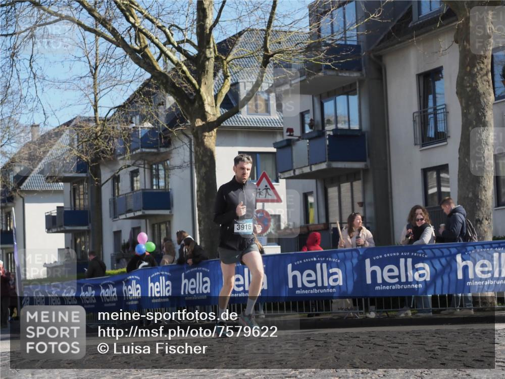 06.04.2025 - 44. Internationalen Wilhelmsburger Insellauf Luisa Fischer http://msf.ph/oto/7579622 06.04.2025 10:44:32 Ziel 3916 meine-sportfotos.de