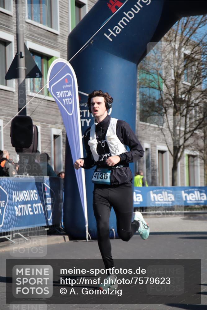 06.04.2025 - 44. Internationalen Wilhelmsburger Insellauf A. Gomolzig http://msf.ph/oto/7579623 06.04.2025 10:24:38 Ziel 4136, 4292 meine-sportfotos.de