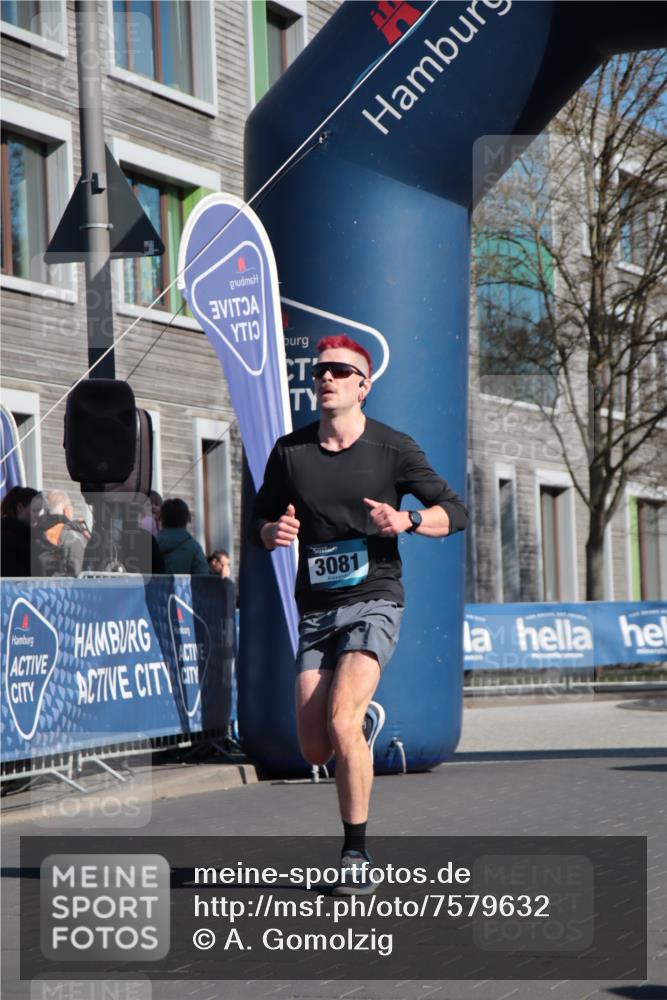 06.04.2025 - 44. Internationalen Wilhelmsburger Insellauf A. Gomolzig http://msf.ph/oto/7579632 06.04.2025 10:24:31 Ziel 3081, 3294 meine-sportfotos.de