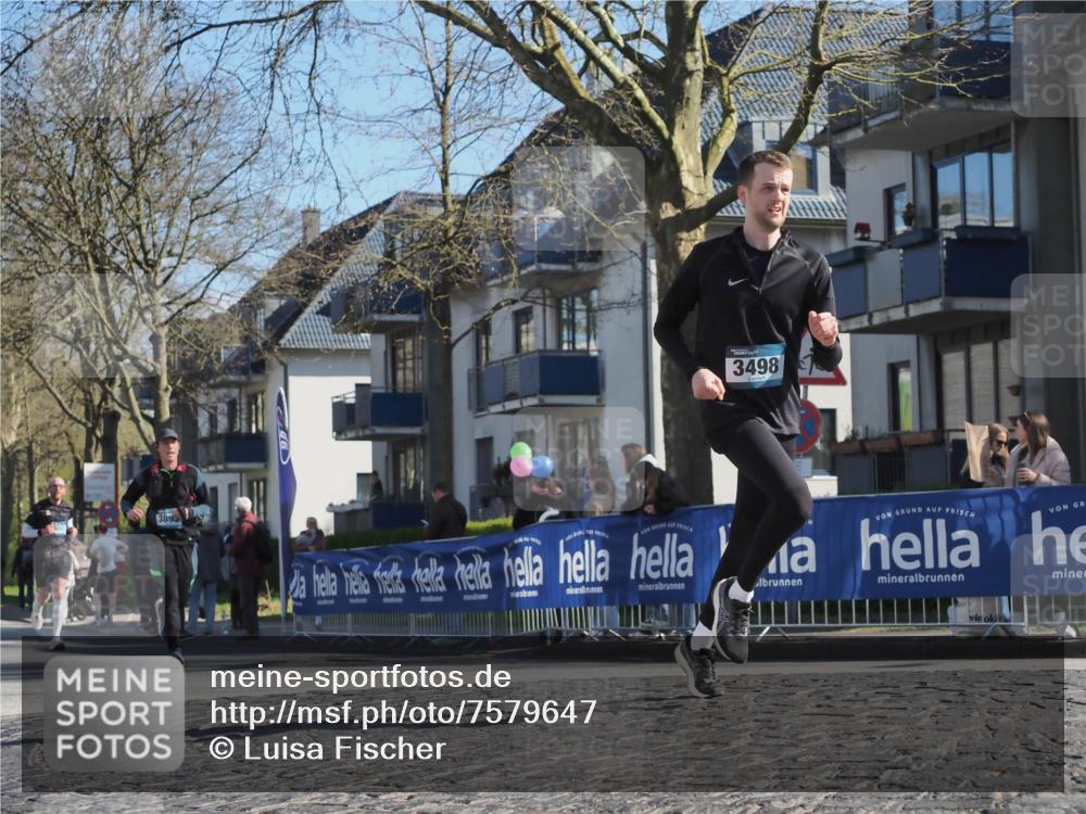 06.04.2025 - 44. Internationalen Wilhelmsburger Insellauf Luisa Fischer http://msf.ph/oto/7579647 06.04.2025 10:44:37 Ziel 3895, 3498 meine-sportfotos.de