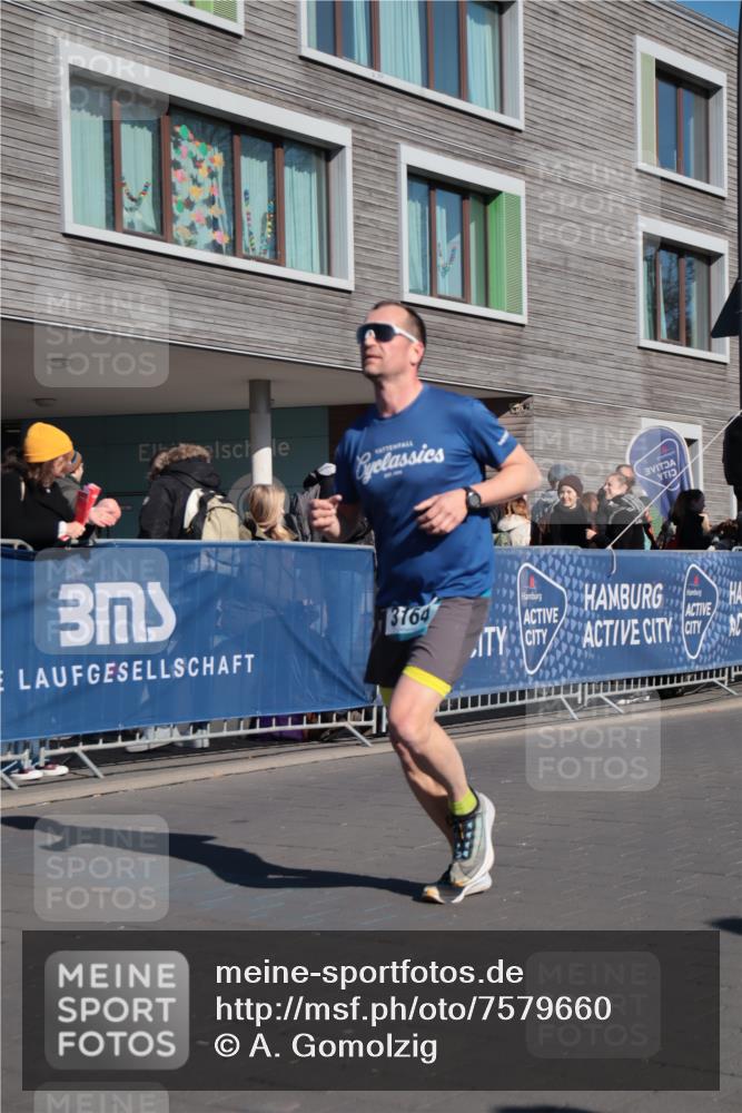 06.04.2025 - 44. Internationalen Wilhelmsburger Insellauf A. Gomolzig http://msf.ph/oto/7579660 06.04.2025 10:24:05 Ziel 3164, 4424 meine-sportfotos.de