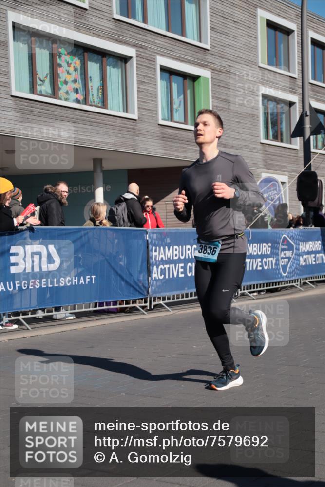06.04.2025 - 44. Internationalen Wilhelmsburger Insellauf A. Gomolzig http://msf.ph/oto/7579692 06.04.2025 10:23:48 Ziel 3090, 3836, 4322 meine-sportfotos.de