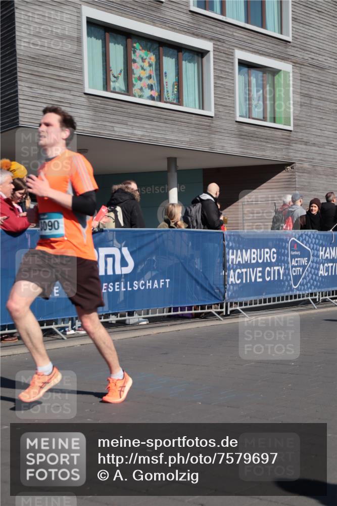 06.04.2025 - 44. Internationalen Wilhelmsburger Insellauf A. Gomolzig http://msf.ph/oto/7579697 06.04.2025 10:23:47 Ziel 3090, 3836, 4322 meine-sportfotos.de