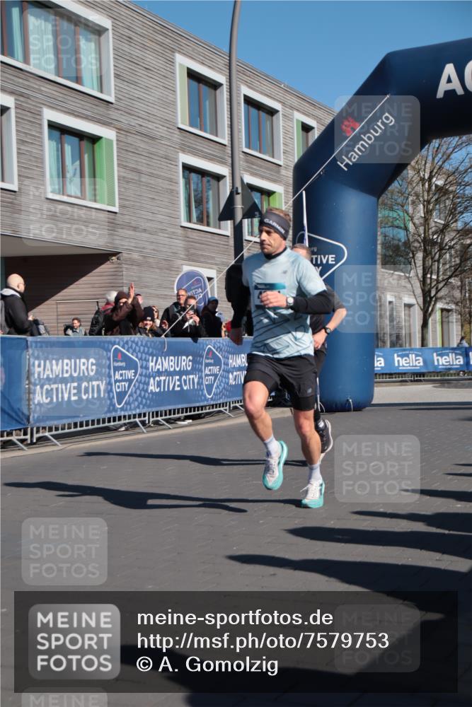 06.04.2025 - 44. Internationalen Wilhelmsburger Insellauf A. Gomolzig http://msf.ph/oto/7579753 06.04.2025 10:23:24 Ziel 3536, 3792, 4391 meine-sportfotos.de