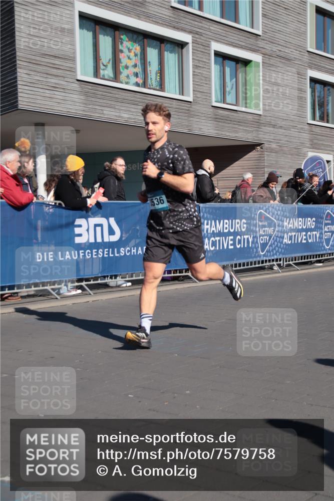 06.04.2025 - 44. Internationalen Wilhelmsburger Insellauf A. Gomolzig http://msf.ph/oto/7579758 06.04.2025 10:23:20 Ziel 3379, 3536, 3792, 4391 meine-sportfotos.de