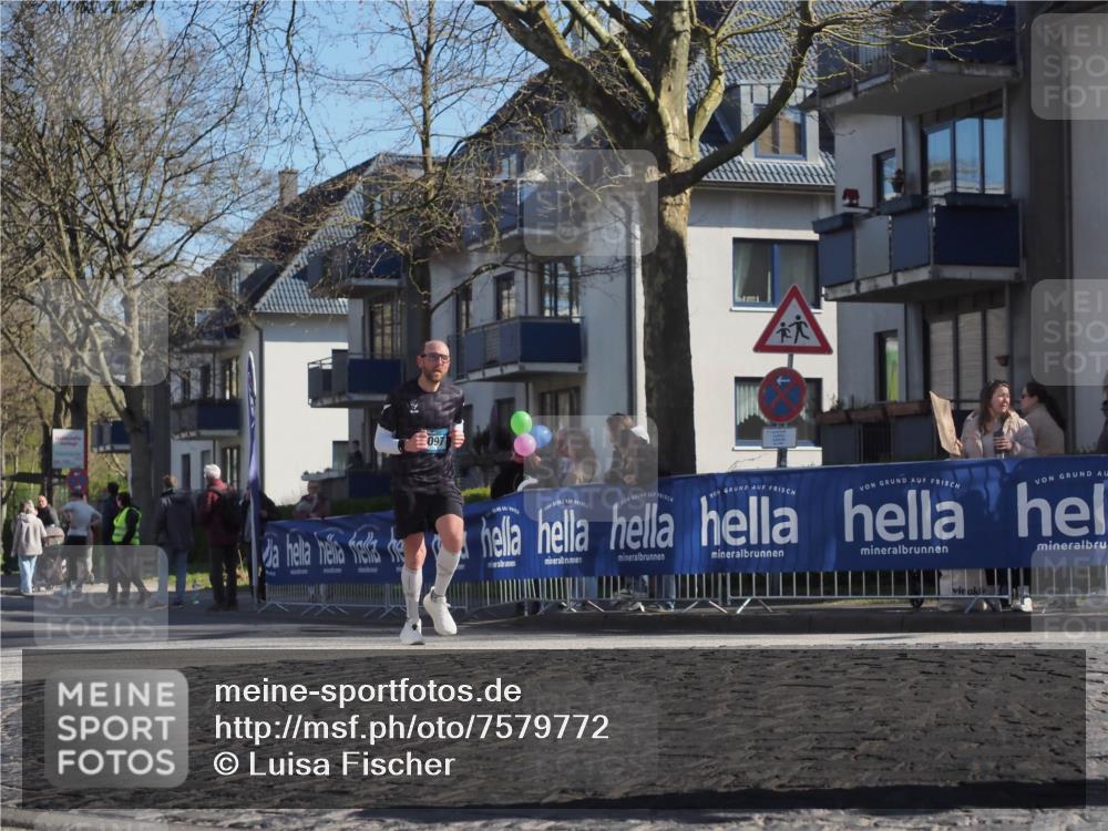 06.04.2025 - 44. Internationalen Wilhelmsburger Insellauf Luisa Fischer http://msf.ph/oto/7579772 06.04.2025 10:44:41 Ziel 097 meine-sportfotos.de