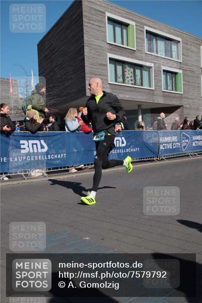 06.04.2025 - 44. Internationalen Wilhelmsburger Insellauf A. Gomolzig http://msf.ph/oto/7579792 06.04.2025 10:23:09 Ziel 4426, 4496 meine-sportfotos.de