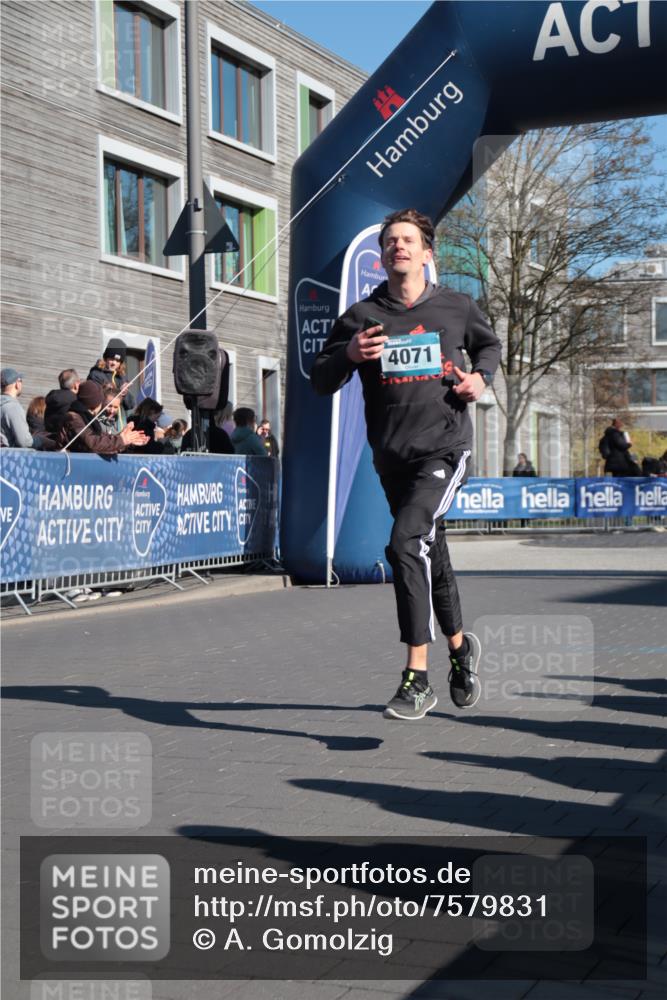 06.04.2025 - 44. Internationalen Wilhelmsburger Insellauf A. Gomolzig http://msf.ph/oto/7579831 06.04.2025 10:22:59 Ziel 4071, 4493 meine-sportfotos.de