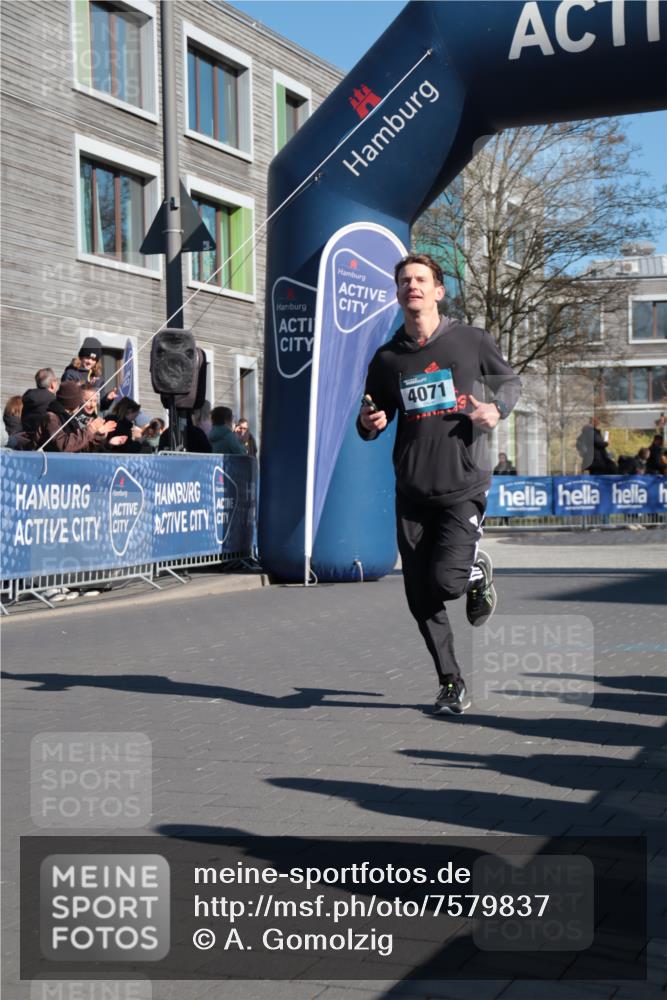 06.04.2025 - 44. Internationalen Wilhelmsburger Insellauf A. Gomolzig http://msf.ph/oto/7579837 06.04.2025 10:22:59 Ziel 4071, 4493 meine-sportfotos.de