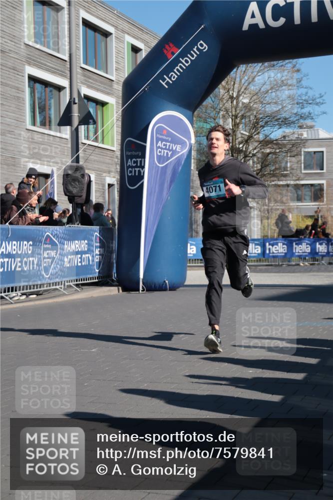 06.04.2025 - 44. Internationalen Wilhelmsburger Insellauf A. Gomolzig http://msf.ph/oto/7579841 06.04.2025 10:22:59 Ziel 4071, 4493 meine-sportfotos.de