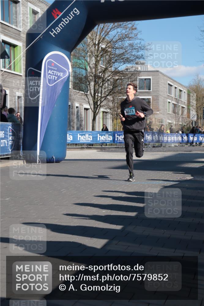 06.04.2025 - 44. Internationalen Wilhelmsburger Insellauf A. Gomolzig http://msf.ph/oto/7579852 06.04.2025 10:22:58 Ziel 4071, 4493 meine-sportfotos.de