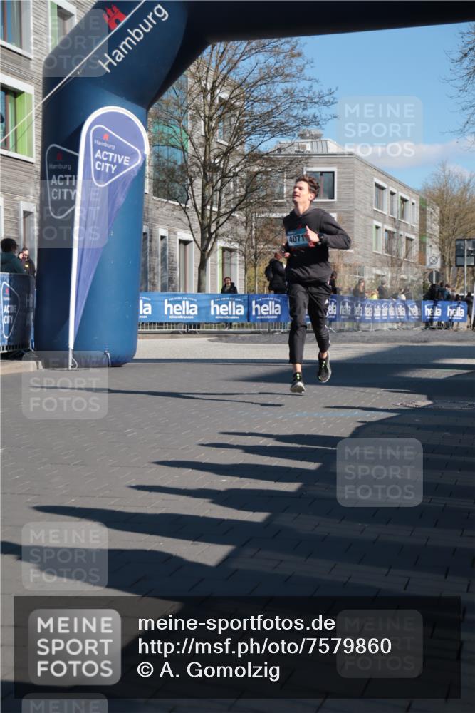06.04.2025 - 44. Internationalen Wilhelmsburger Insellauf A. Gomolzig http://msf.ph/oto/7579860 06.04.2025 10:22:58 Ziel 4071, 4493 meine-sportfotos.de