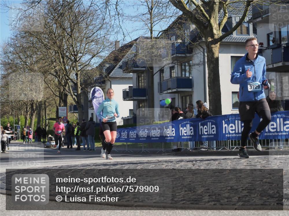 06.04.2025 - 44. Internationalen Wilhelmsburger Insellauf Luisa Fischer http://msf.ph/oto/7579909 06.04.2025 10:39:44 Ziel 3887, 3729 meine-sportfotos.de
