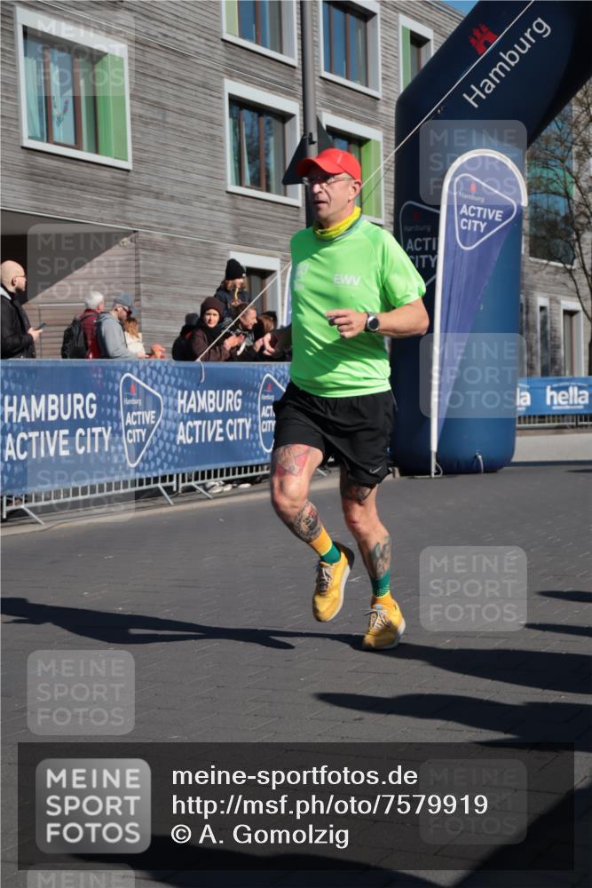 06.04.2025 - 44. Internationalen Wilhelmsburger Insellauf A. Gomolzig http://msf.ph/oto/7579919 06.04.2025 10:22:36 Ziel 3570, 4311 meine-sportfotos.de