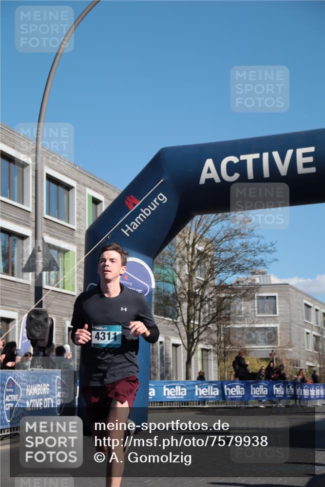 06.04.2025 - 44. Internationalen Wilhelmsburger Insellauf A. Gomolzig http://msf.ph/oto/7579938 06.04.2025 10:22:32 Ziel 3570, 4311 meine-sportfotos.de