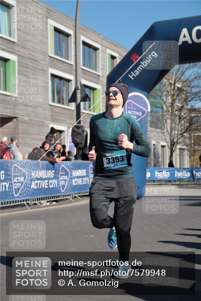 06.04.2025 - 44. Internationalen Wilhelmsburger Insellauf A. Gomolzig http://msf.ph/oto/7579948 06.04.2025 10:22:23 Ziel 3353, 3553 meine-sportfotos.de
