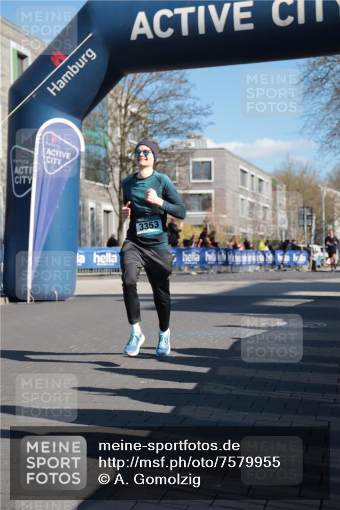 06.04.2025 - 44. Internationalen Wilhelmsburger Insellauf A. Gomolzig http://msf.ph/oto/7579955 06.04.2025 10:22:23 Ziel 3353, 3553 meine-sportfotos.de