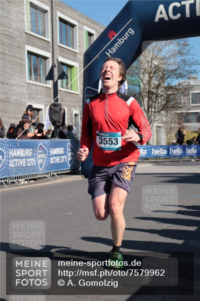 06.04.2025 - 44. Internationalen Wilhelmsburger Insellauf A. Gomolzig http://msf.ph/oto/7579962 06.04.2025 10:22:19 Ziel 3353, 3461, 3553, 4548, 4590 meine-sportfotos.de