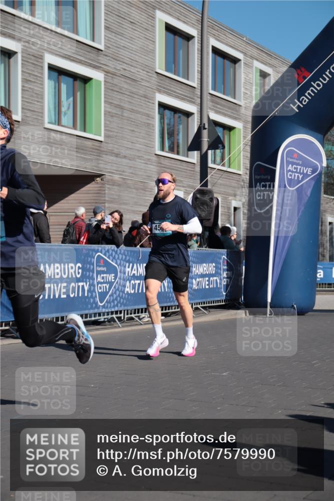 06.04.2025 - 44. Internationalen Wilhelmsburger Insellauf A. Gomolzig http://msf.ph/oto/7579990 06.04.2025 10:22:16 Ziel 3353, 3461, 3553, 4548, 4590 meine-sportfotos.de