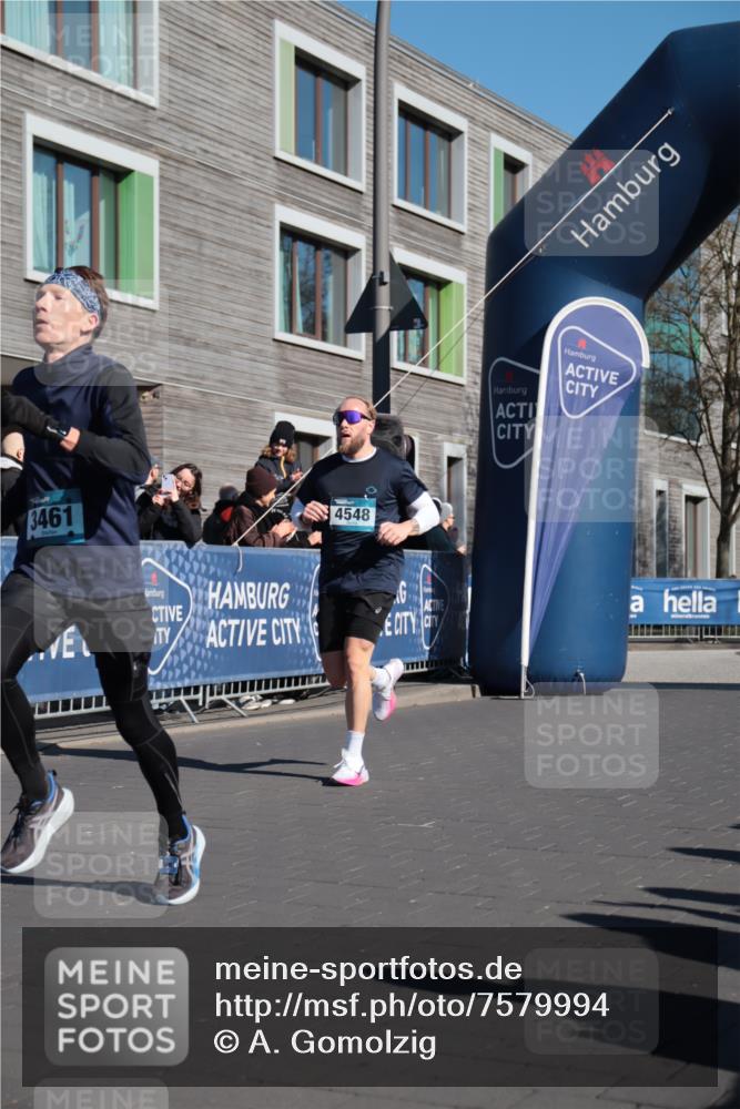 06.04.2025 - 44. Internationalen Wilhelmsburger Insellauf A. Gomolzig http://msf.ph/oto/7579994 06.04.2025 10:22:16 Ziel 3353, 3461, 3553, 4548, 4590 meine-sportfotos.de